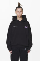 Pegador EIRA OVERSIZED HOODIE BLACK Seitenansicht aus der Do not Disturb Kollektion für DaHerren