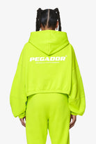 Pegador Skei Logo Oversized Cropped Hoodie Washed Lime Yellow Hauptansicht aus der Do not Disturb Kollektion für DaHerren