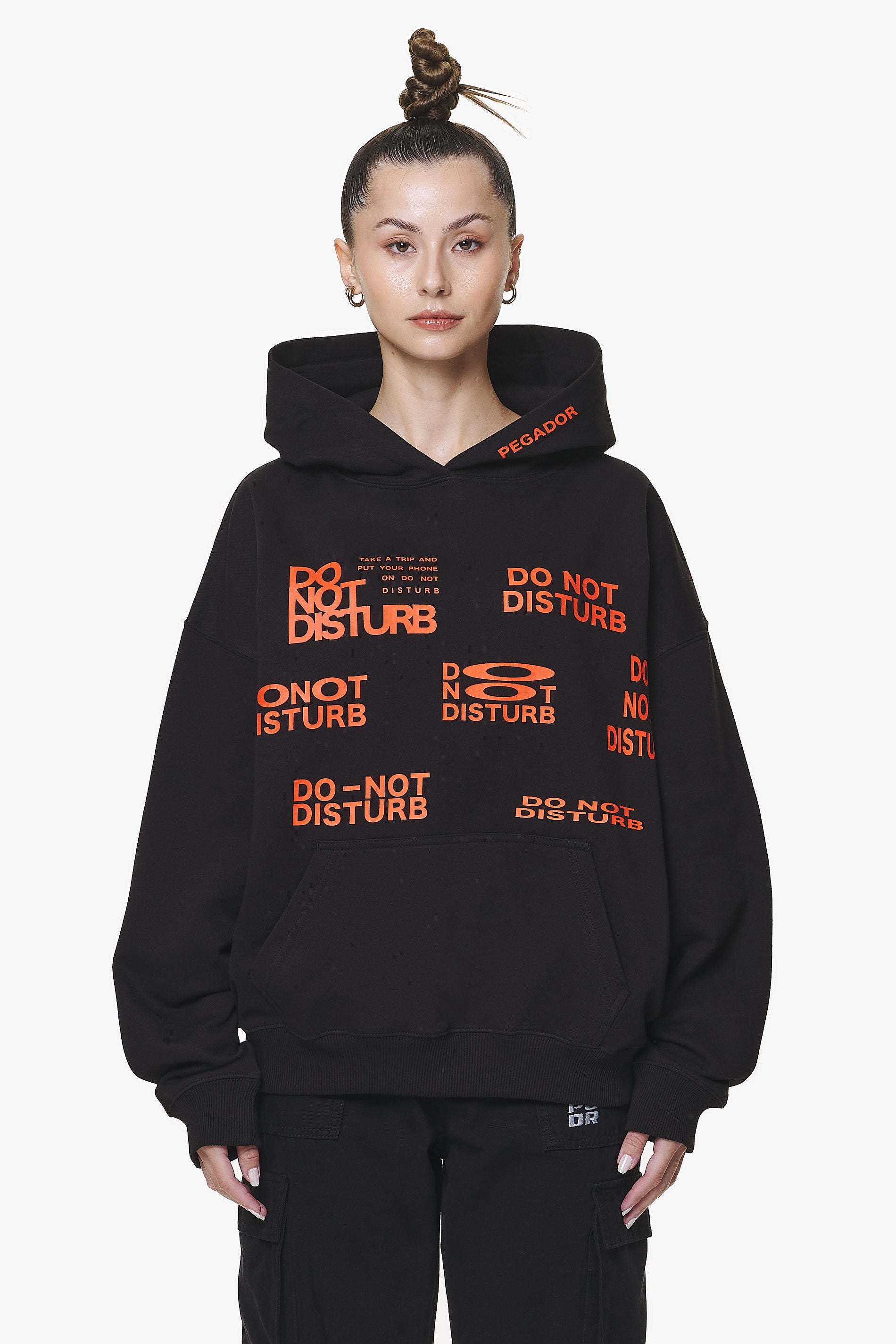 Pegador Groven Oversized Hoodie Black Gegenansicht aus der Do not Disturb Kollektion für DaHerren