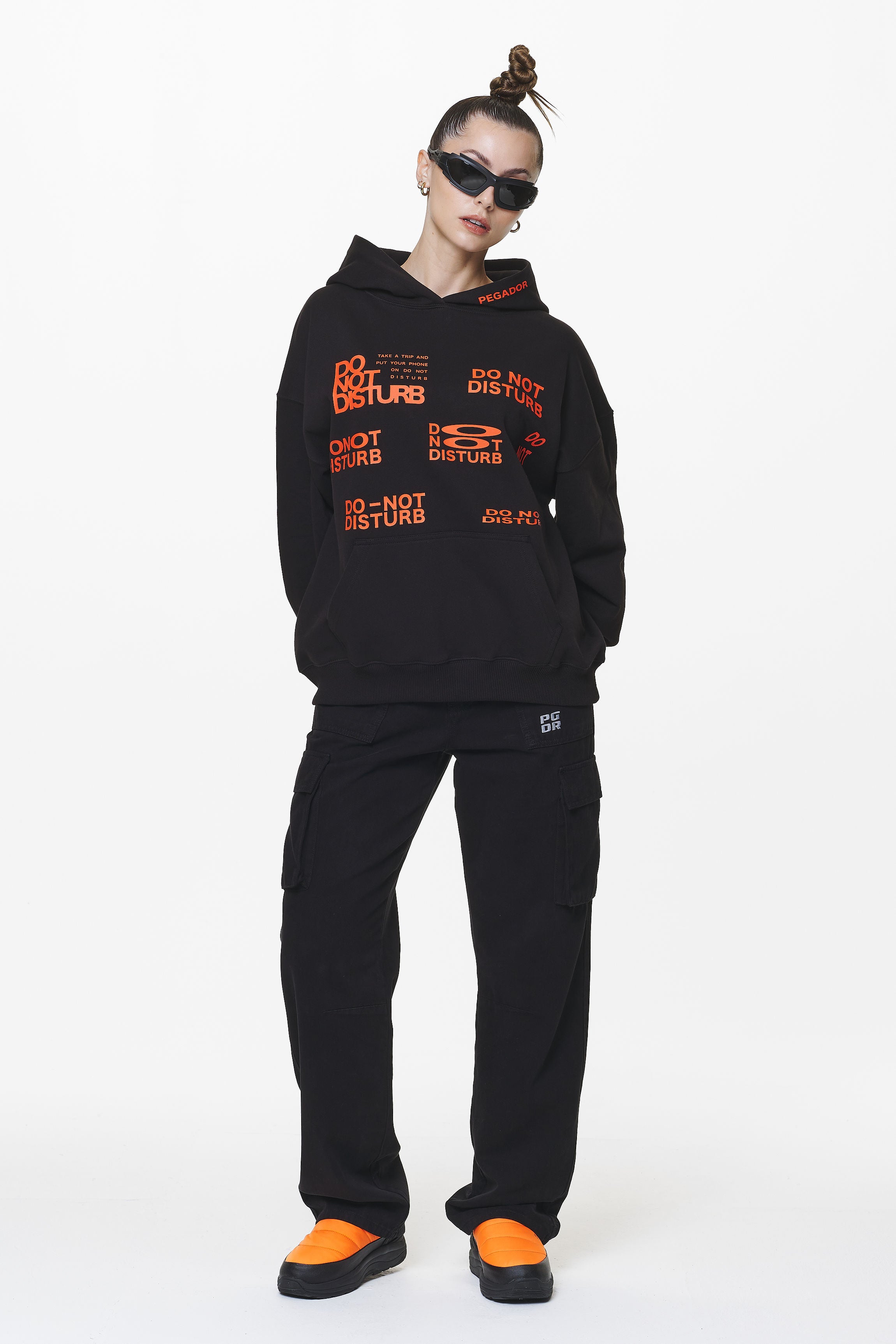 Pegador Groven Oversized Hoodie Black Ganzkörper Bild aus der Do not Disturb Kollektion für DaHerren