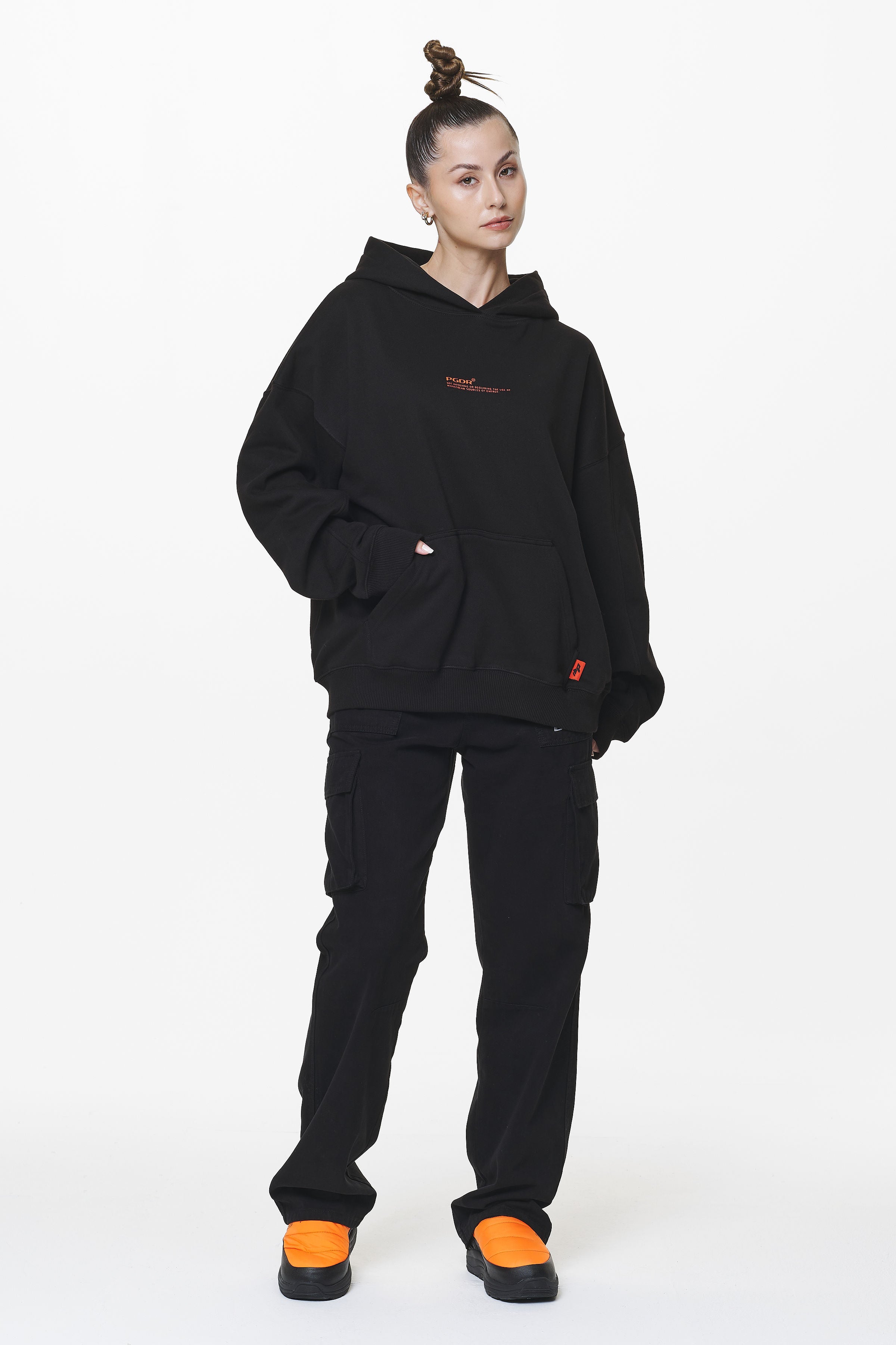 Pegador Navisk Oversized Hoodie Black Ganzkörper Bild aus der Do not Disturb Kollektion für DaHerren