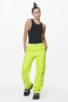 Pegador Maloy Cargo Wide Jeans Washed Lime Yellow Ganzkörper Bild aus der Do not Disturb Kollektion für DaHerren