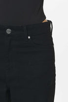 Pegador Moi Wide Jeans Black Detailshot aus der Do not Disturb Kollektion für DaHerren