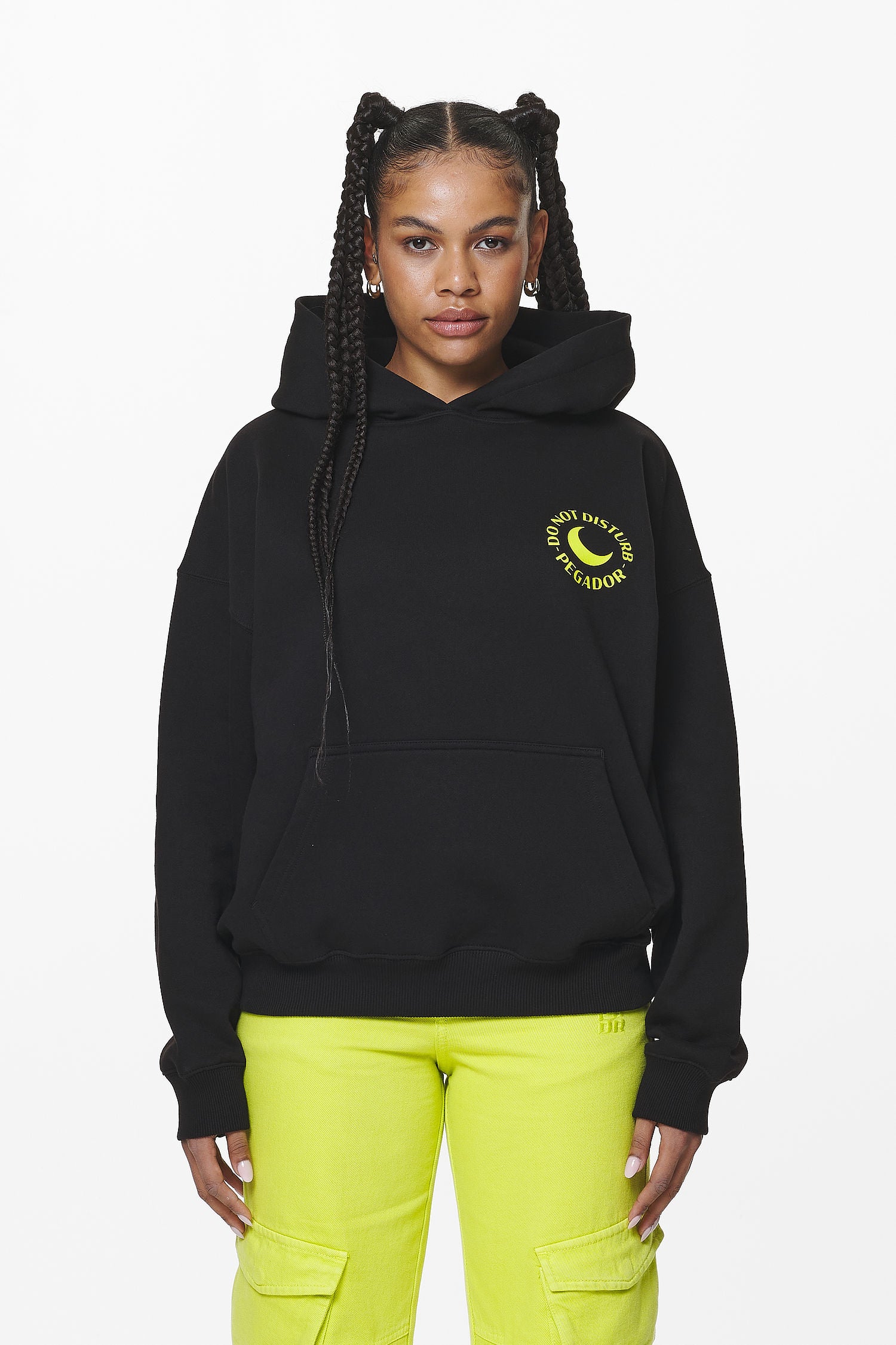 Pegador Ekne Oversized Hoodie Black Seitenansicht aus der Do not Disturb Kollektion für DaHerren