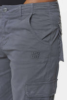 Pegador Tanum Wide Cargo Pants Anthracite Grey Detailshot aus der Do not Disturb Kollektion für DaHerren