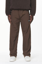 Pegador Rydal Tech Pants Oak Brown Gegenansicht aus der Do not Disturb Kollektion für Herren