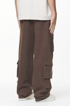 Pegador Bantam Wide Cargo Pants Oak Brown Detailshot aus der Do not Disturb Kollektion für Herren