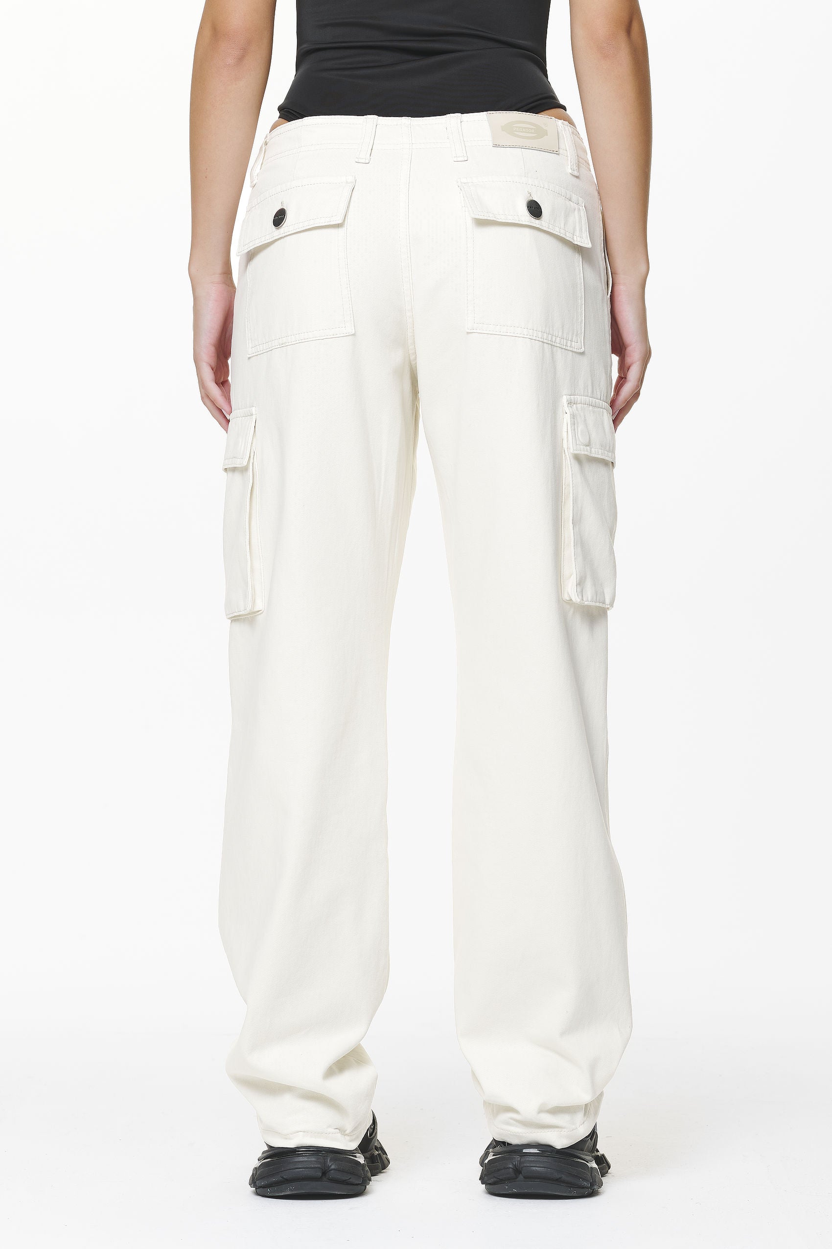 Pegador Bodo Wide Cargo Pants Salty Cream Gegenansicht aus der Do not Disturb Kollektion für DaHerren