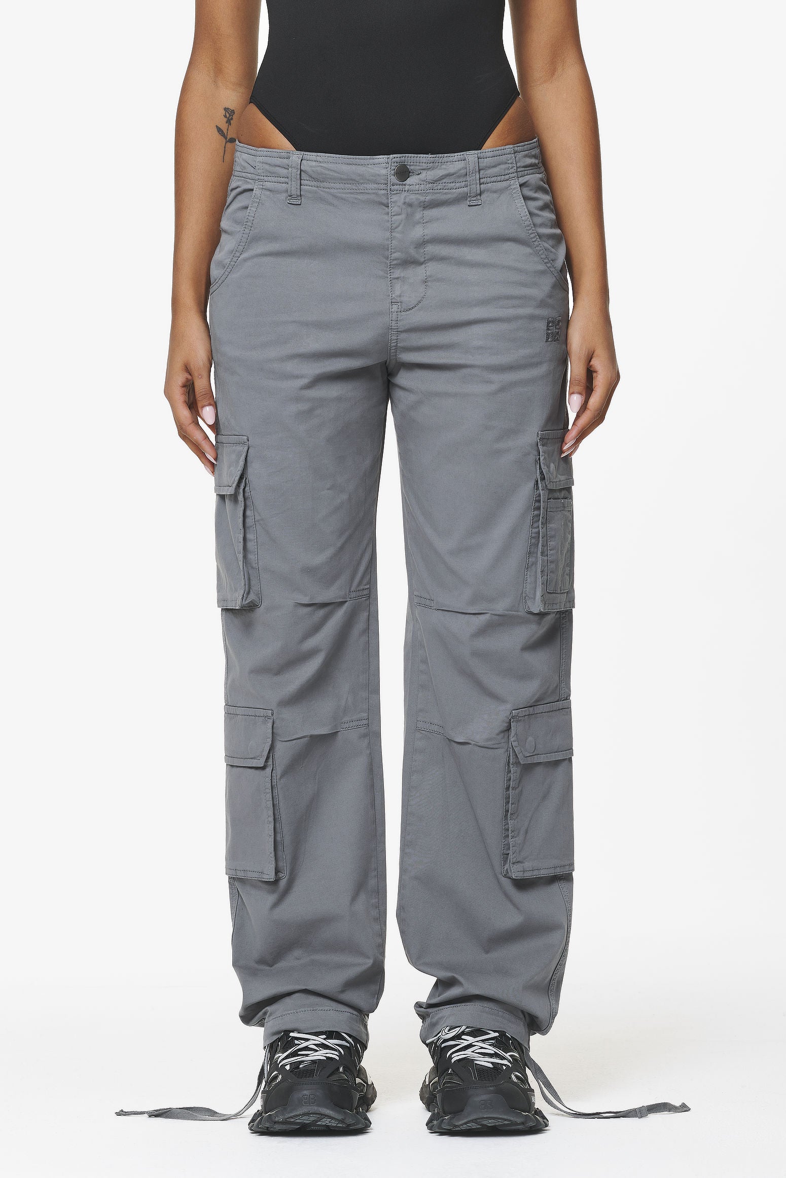 Pegador Tanum Wide Cargo Pants Anthracite Grey Hauptansicht aus der Do not Disturb Kollektion für DaHerren