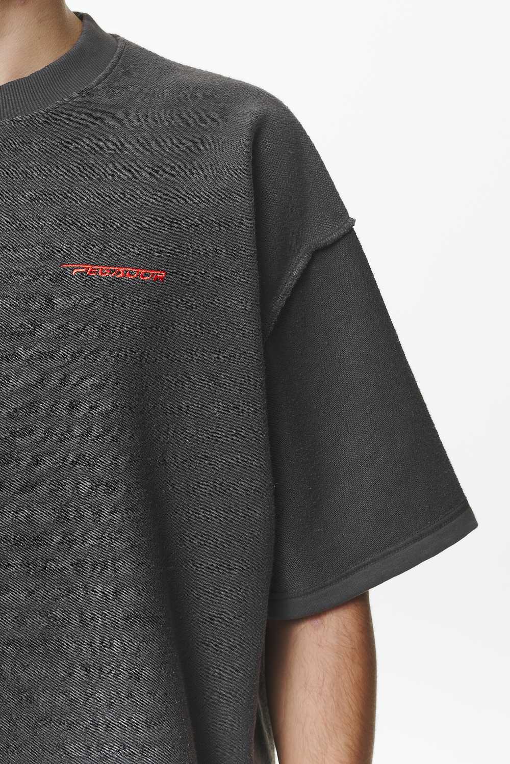 Pegador Wintor Inside Out Boxy Tee Washed Volcano Grey Detailshot aus der Do not Disturb Kollektion für Herren