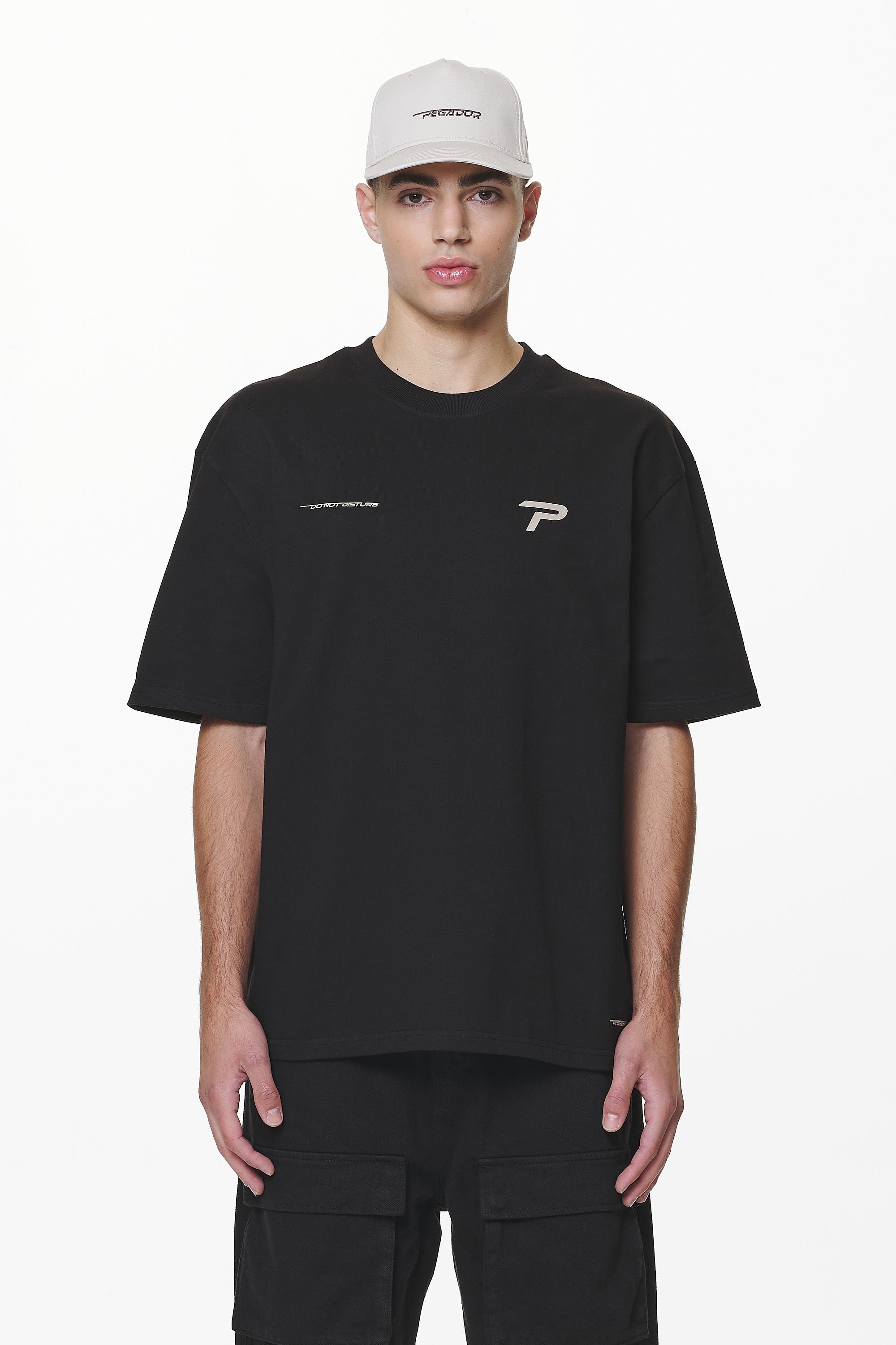 Pegador Barone Oversized Tee Black Seitenansicht aus der Do not Disturb Kollektion für Herren