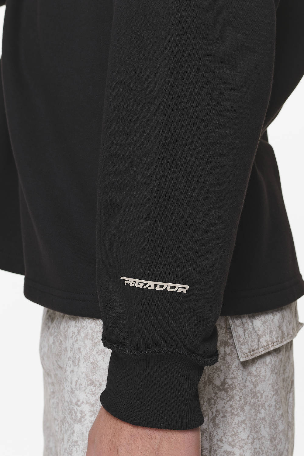 Pegador Barone Oversized Longsleeve Black Detailshot aus der Do not Disturb Kollektion für Herren