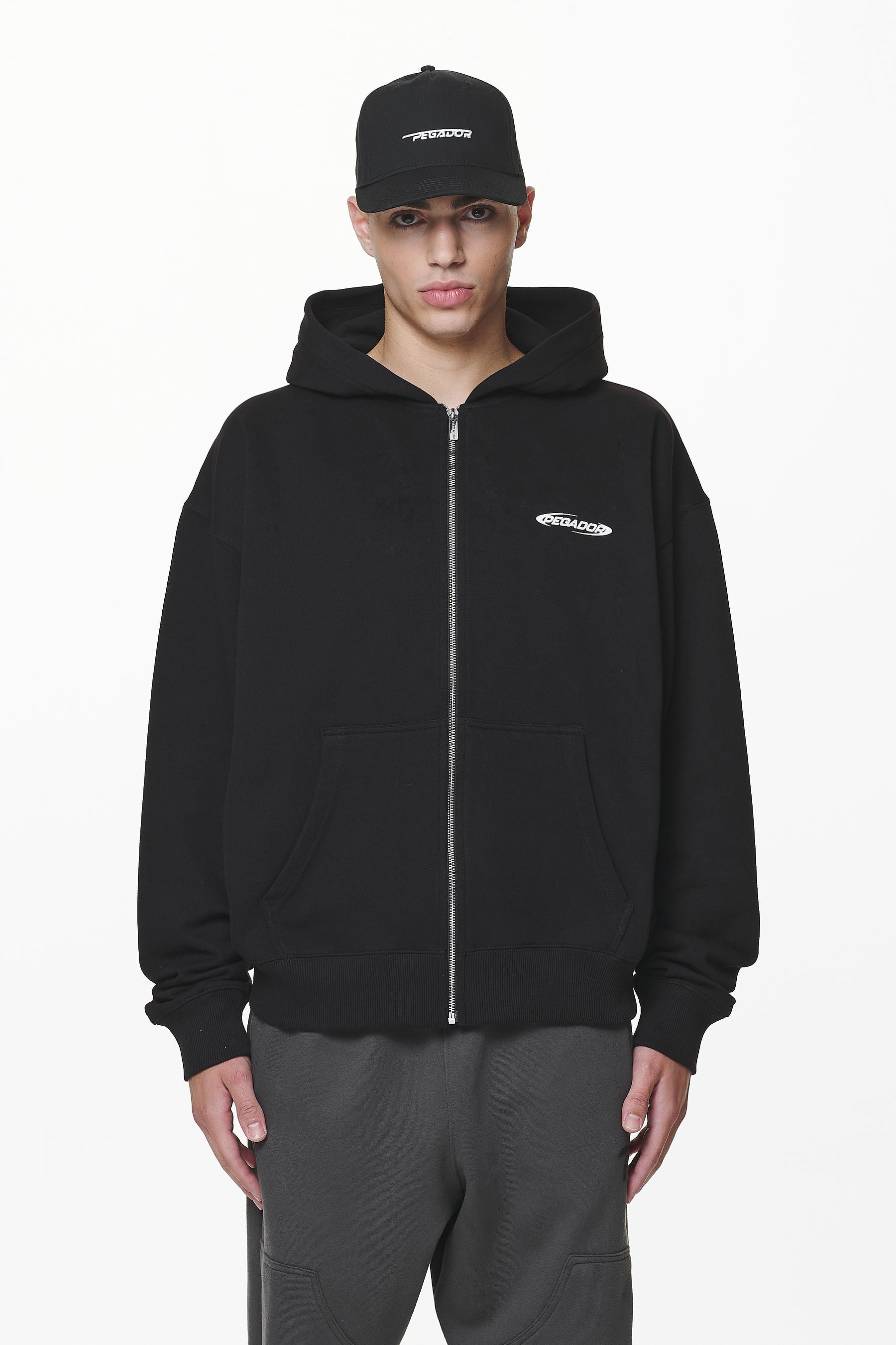 Pegador Crail Oversized Sweat Jacket Black Seitenansicht aus der Do not Disturb Kollektion für Herren