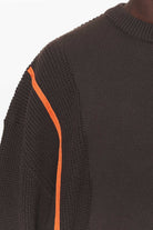 Pegador Deary Knit Sweater Oak Brown Detailshot aus der Do not Disturb Kollektion für Herren