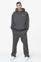 Pegador Devon Oversized Hoodie Washed Volcano Grey Ganzkörper Bild aus der Do not Disturb Kollektion für Herren