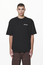 Pegador Crail Oversized Tee Black Seitenansicht aus der Do not Disturb Kollektion für Herren