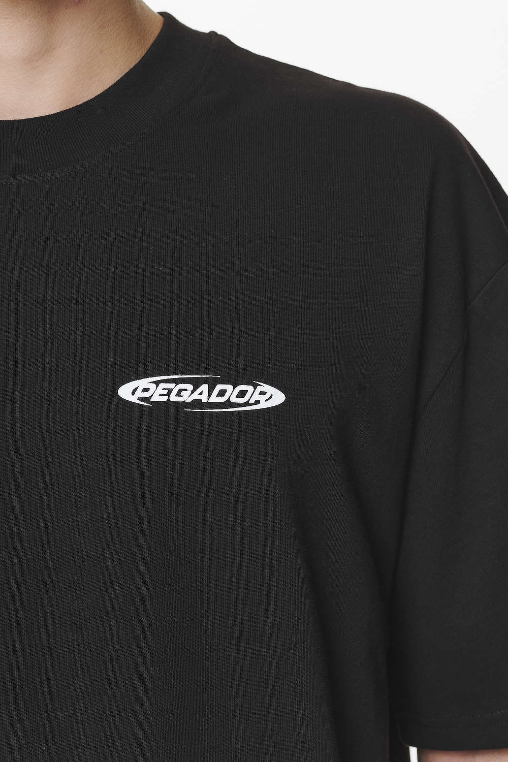 Pegador Crail Oversized Tee Black Detailshot aus der Do not Disturb Kollektion für Herren