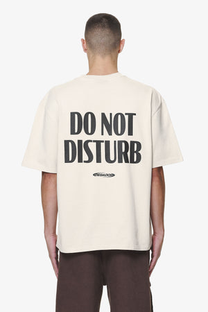 Pegador Crail Oversized Tee Washed Dust Cream Hauptansicht aus der Do not Disturb Kollektion für Herren