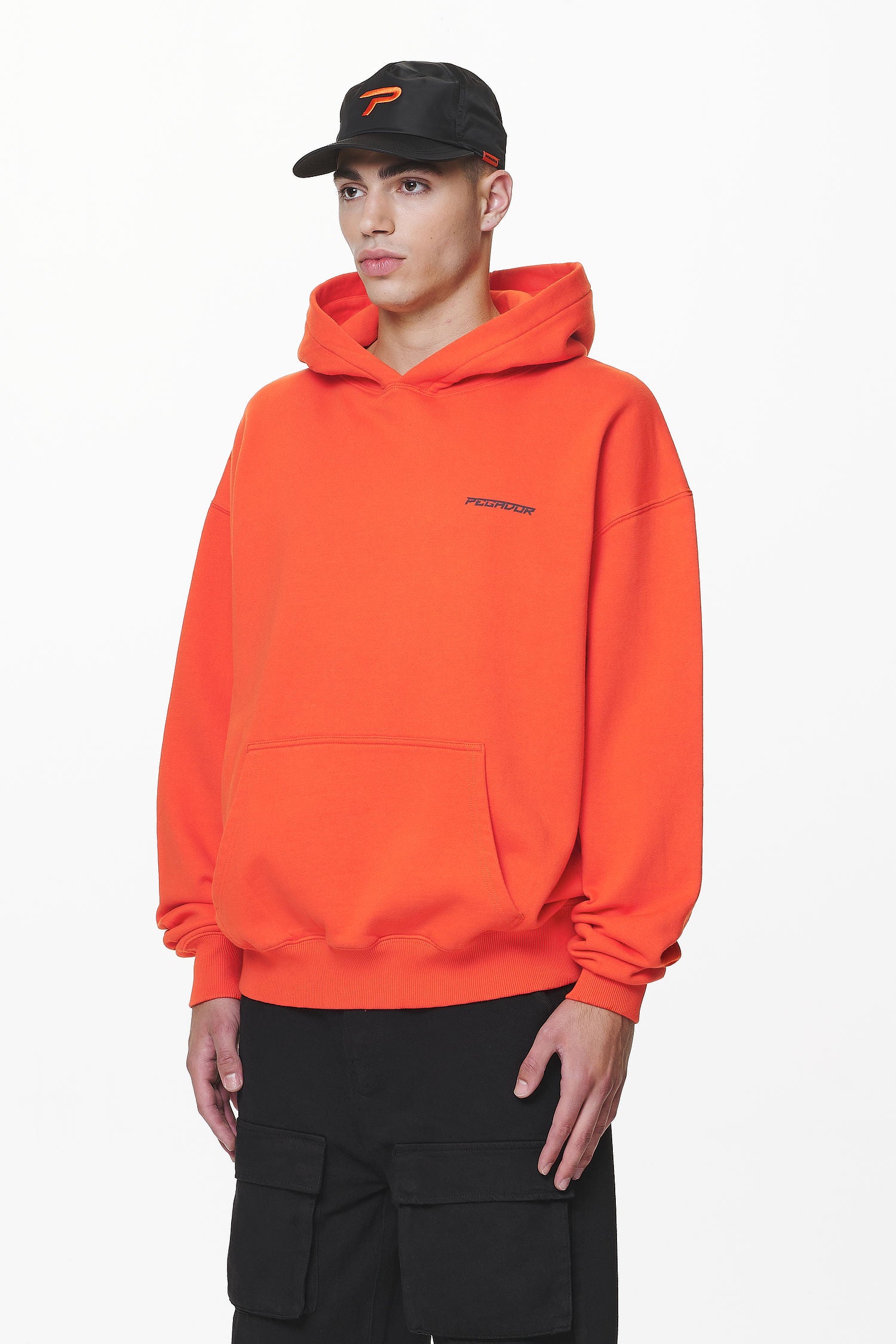 Pegador Devon Oversized Hoodie Washed Signal Red Gegenansicht aus der Do not Disturb Kollektion für Herren