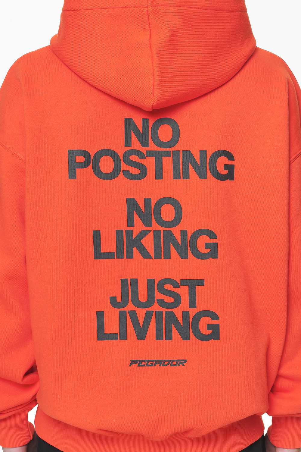 Pegador Devon Oversized Hoodie Washed Signal Red Detailshot aus der Do not Disturb Kollektion für Herren