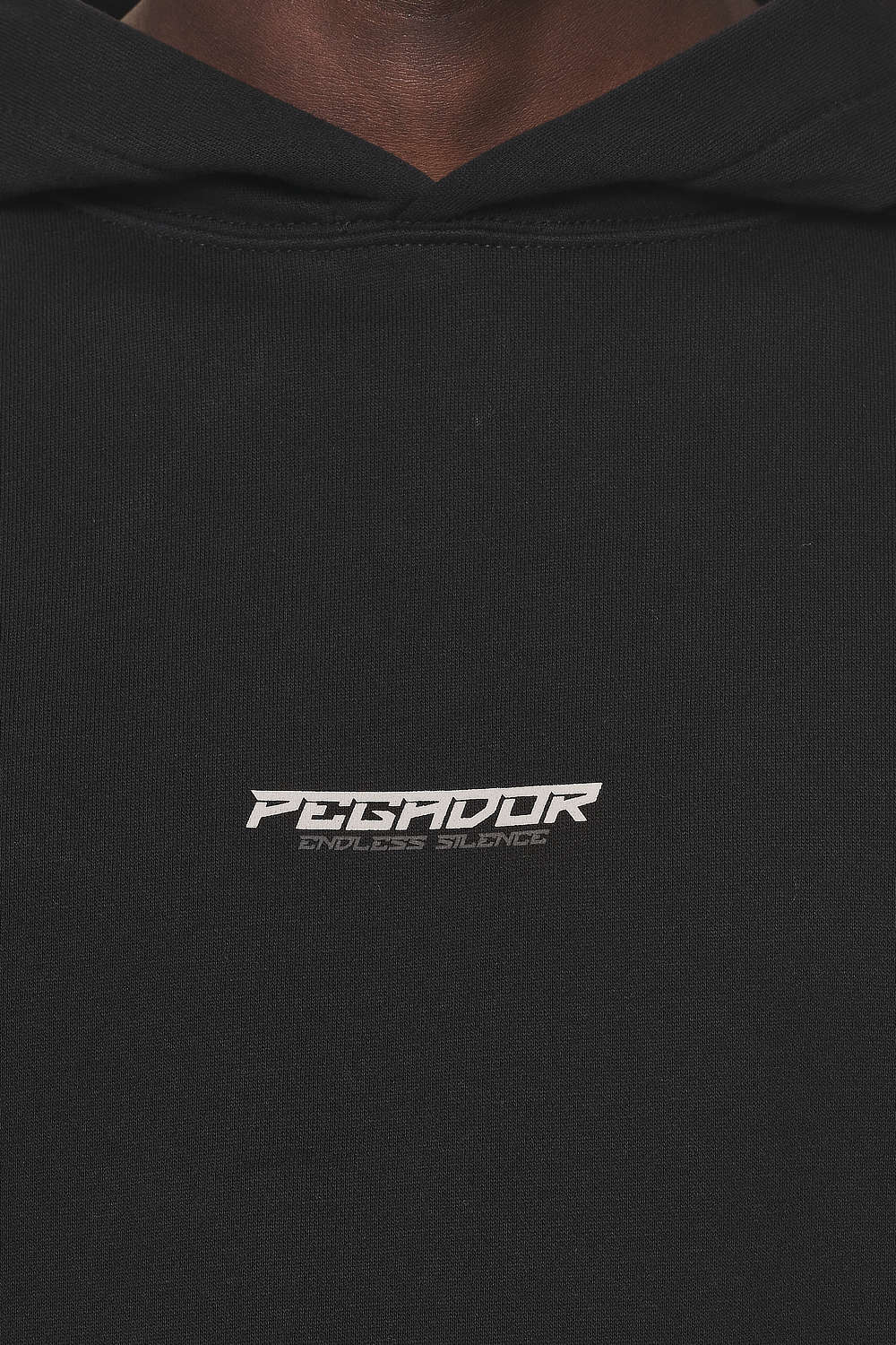 Pegador Fenton Oversized Hoodie Black Detailshot aus der Do not Disturb Kollektion für Herren