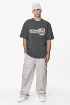 Pegador Eazor Oversized Tee Washed Volcano Grey Ganzkörper Bild aus der Do not Disturb Kollektion für Herren