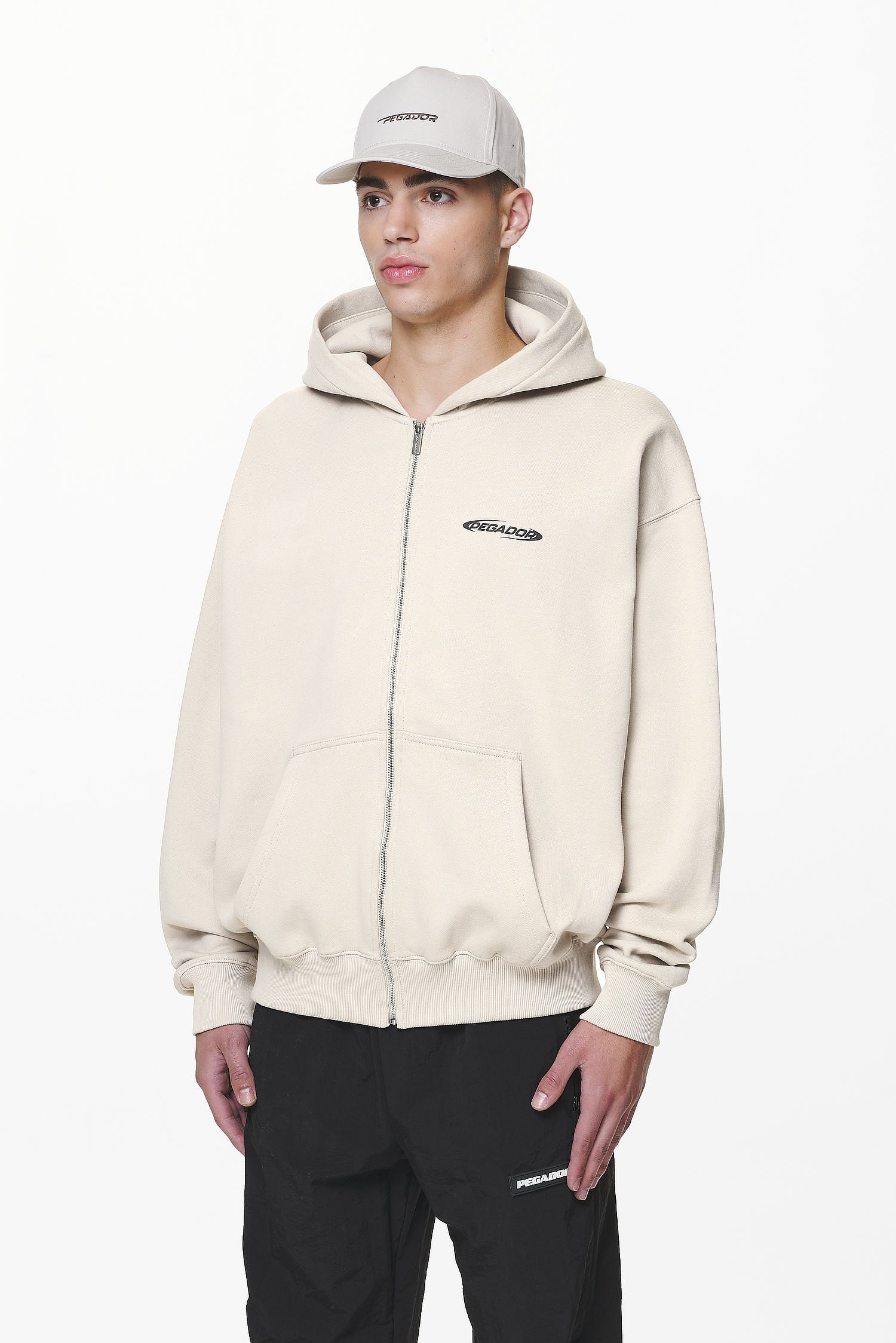 Pegador Furber Oversized Sweat Jacket Washed Dust Cream Gegenansicht aus der Do not Disturb Kollektion für Herren