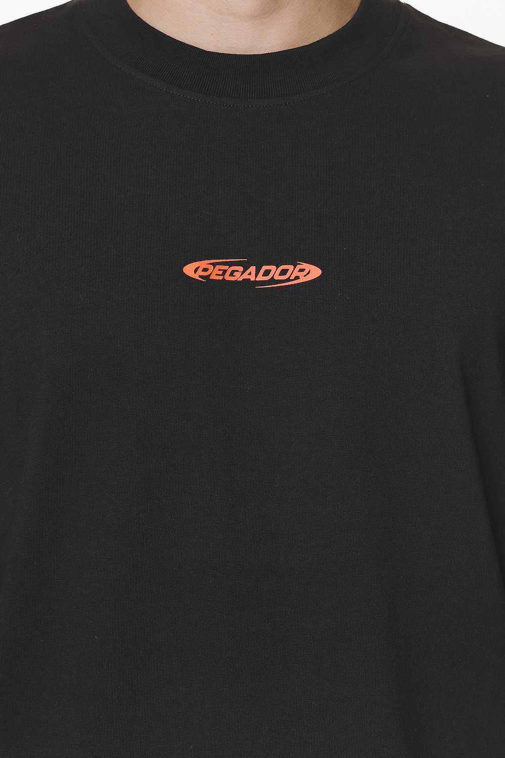 Pegador Furber Oversized Tee Black Detailshot aus der Do not Disturb Kollektion für Herren