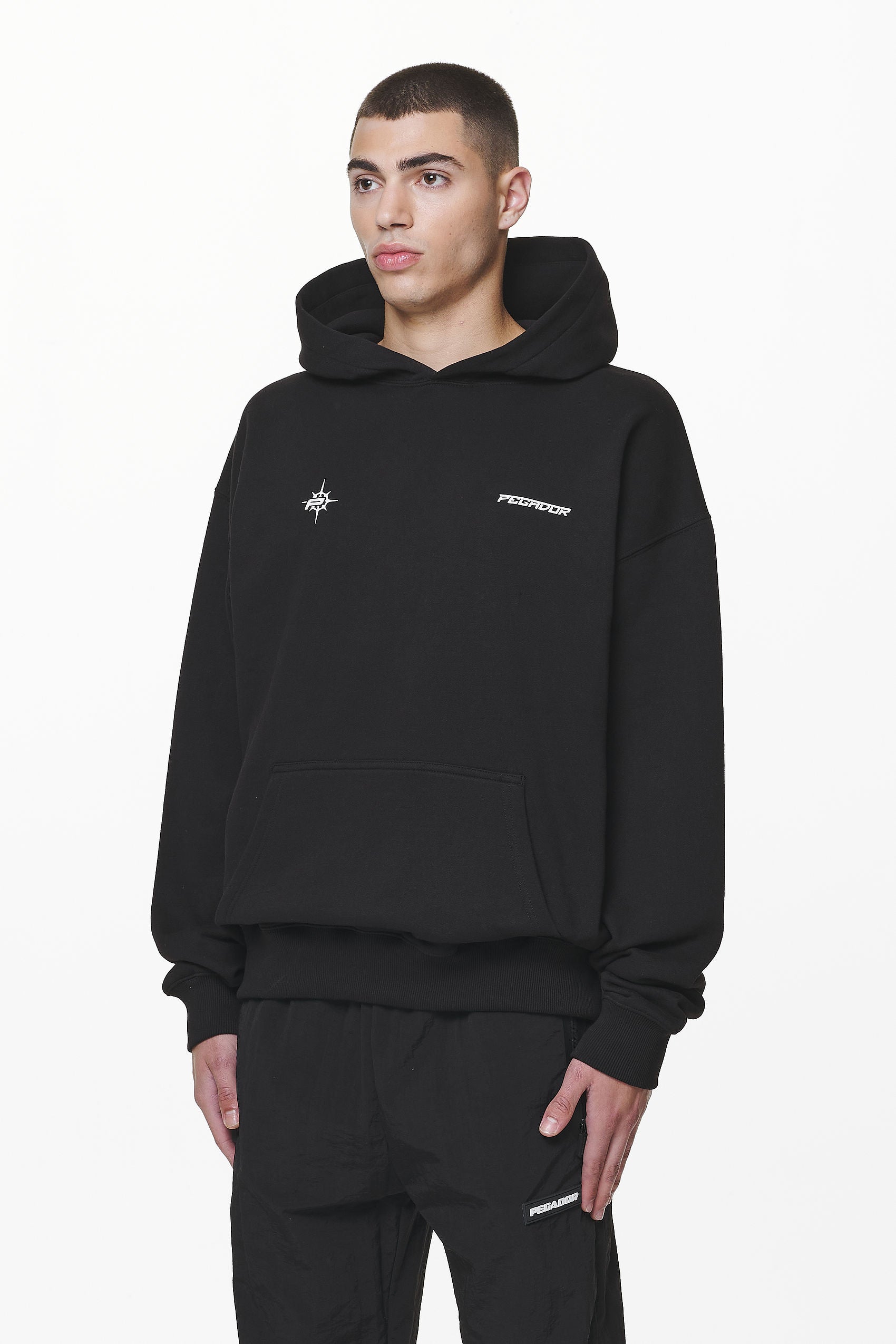 Pegador Gien Oversized Hoodie Black Gegenansicht aus der Do not Disturb Kollektion für Herren