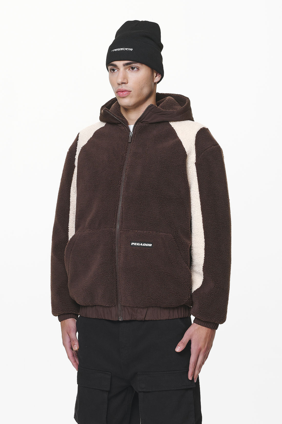 Pegador Polaris Teddy Jacket Oak Brown Seitenansicht aus der Do not Disturb Kollektion für Herren