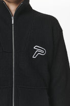 Pegador Riggo Heavy Knit Jacket Black Detailshot aus der Do not Disturb Kollektion für Herren