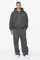 Pegador Sanit Oversized Sweat Jacket Washed Volcano Grey Ganzkörper Bild aus der Do not Disturb Kollektion für Herren