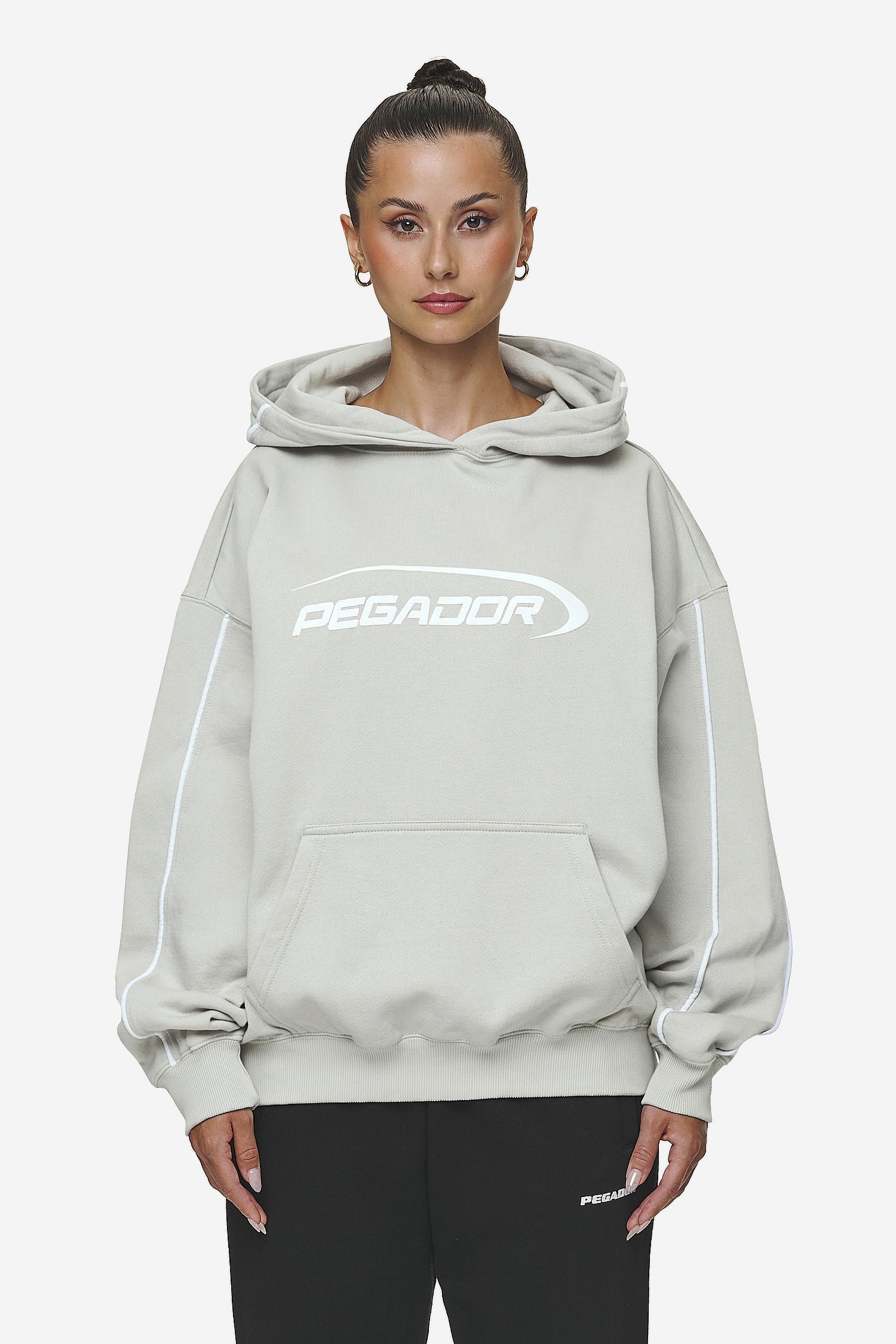 Pegador Naomi Oversized Hoodie Washed Moon Grey Seitenansicht aus der Most Alive Kollektion für DaHerren