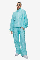 Pegador Lincoln Wide Track Pants Sky Blue Ganzkörper Bild aus der High summer Kollektion für DaHerren