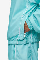 Pegador Lincoln Boxy Track Jacket Sky Blue Detailshot aus der High summer Kollektion für Herren