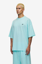 Pegador Leono Boxy Tee Washed Sky Blue Sky Blue Gum Seitenansicht aus der High summer Kollektion für Herren