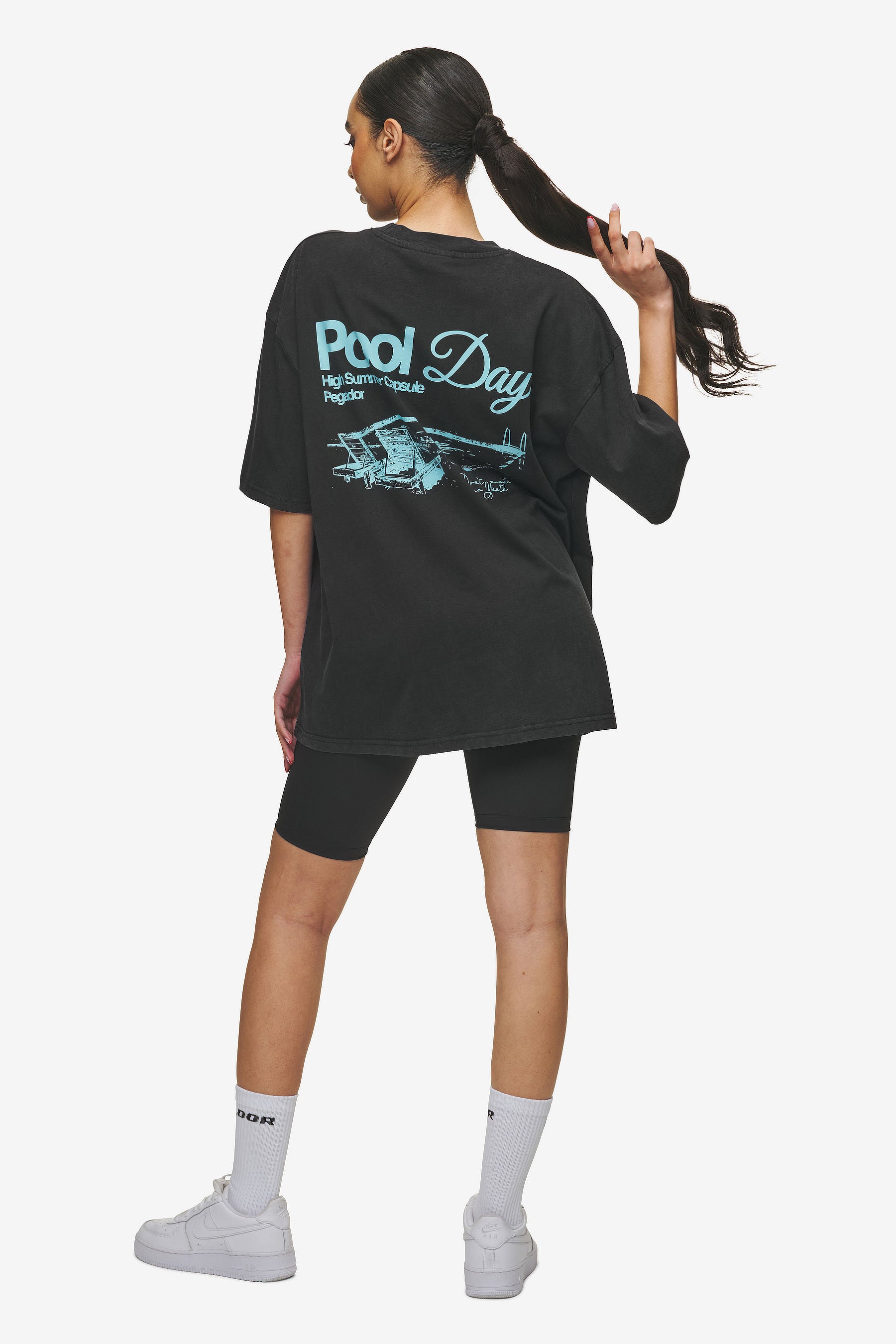 Pegador Patino Oversized Tee Vintage Black Detailshot aus der High summer Kollektion für DaHerren