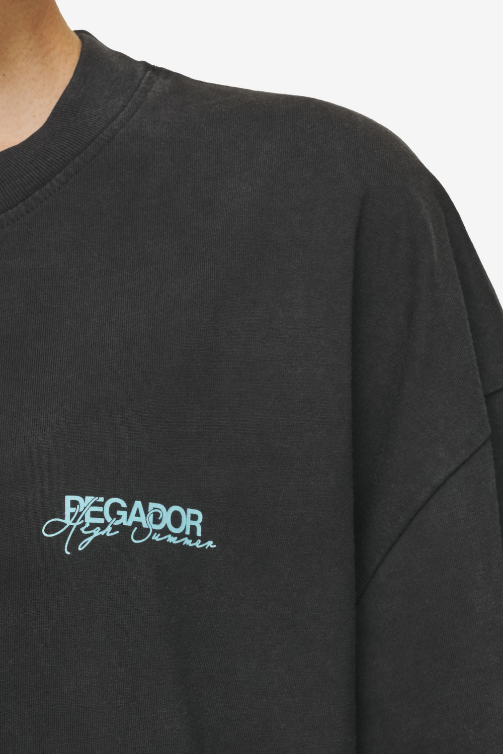 Pegador Patino Oversized Tee Vintage Black Detailshot aus der High summer Kollektion für DaHerren