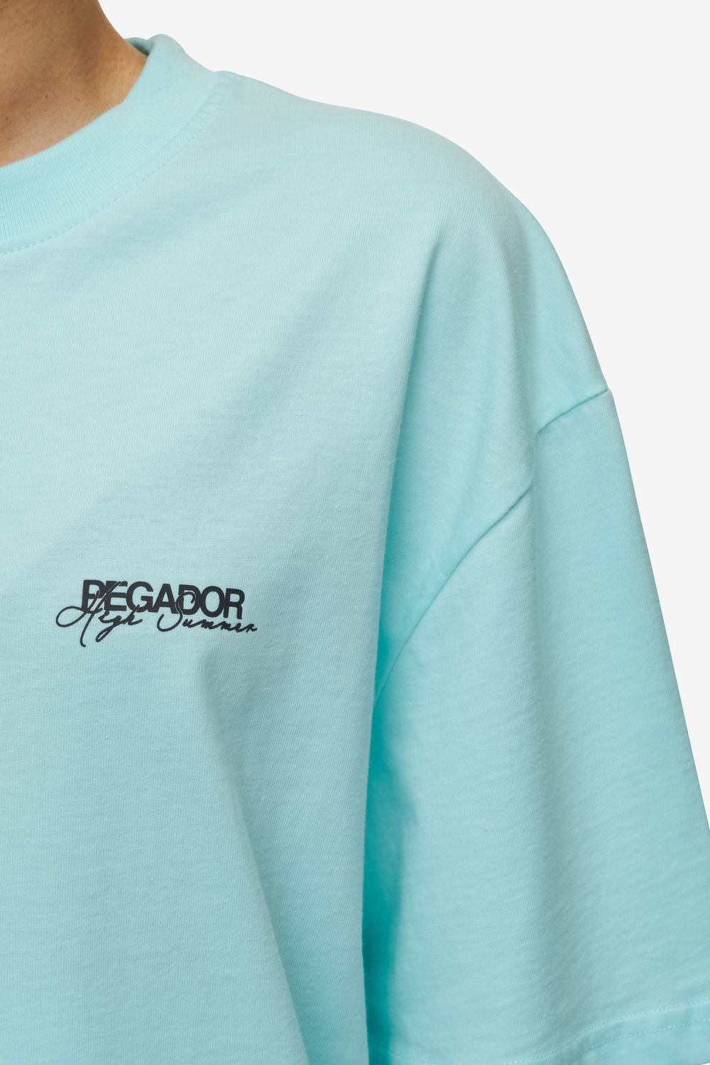 Pegador Patino Oversized Tee Washed Sky Blue Detailshot aus der High summer Kollektion für DaHerren