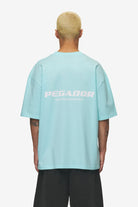 Pegador Colne Logo Oversized Tee Washed Sky Blue White Hauptansicht aus der High summer Kollektion für Herren