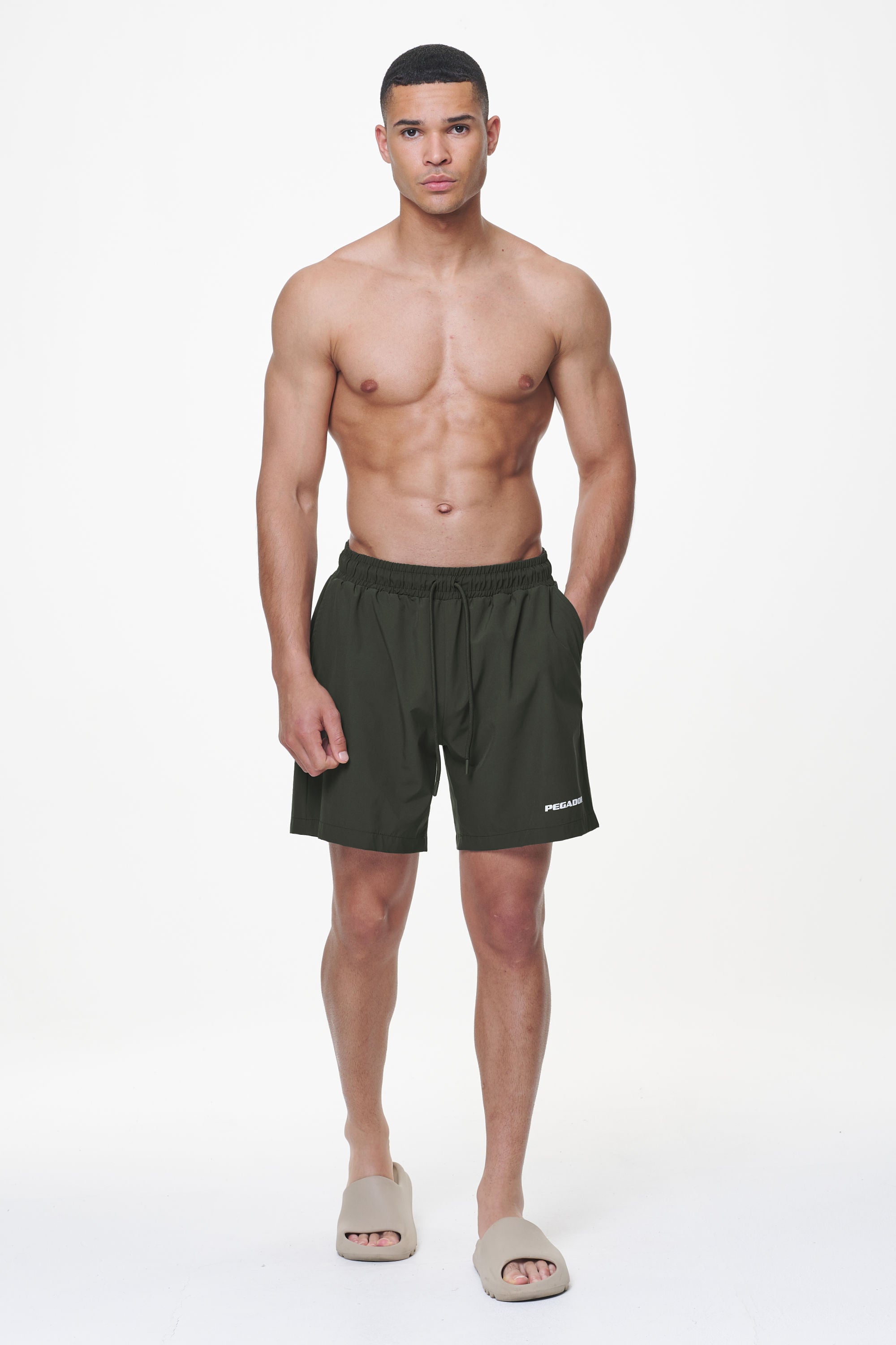 Pegador Logo Swim Shorts Dark Olive Seitenansicht aus der Last Minute Kollektion für Herren