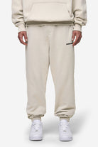 Pegador Logo Heavy Sweat Jogger Washed Light Beige Hauptansicht aus der Most Alive Kollektion für Herren