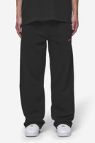 Pegador Leono Loose Sweat Pants Washed Black Virtual Pink Gum Hauptansicht aus der Most Alive Kollektion für Herren