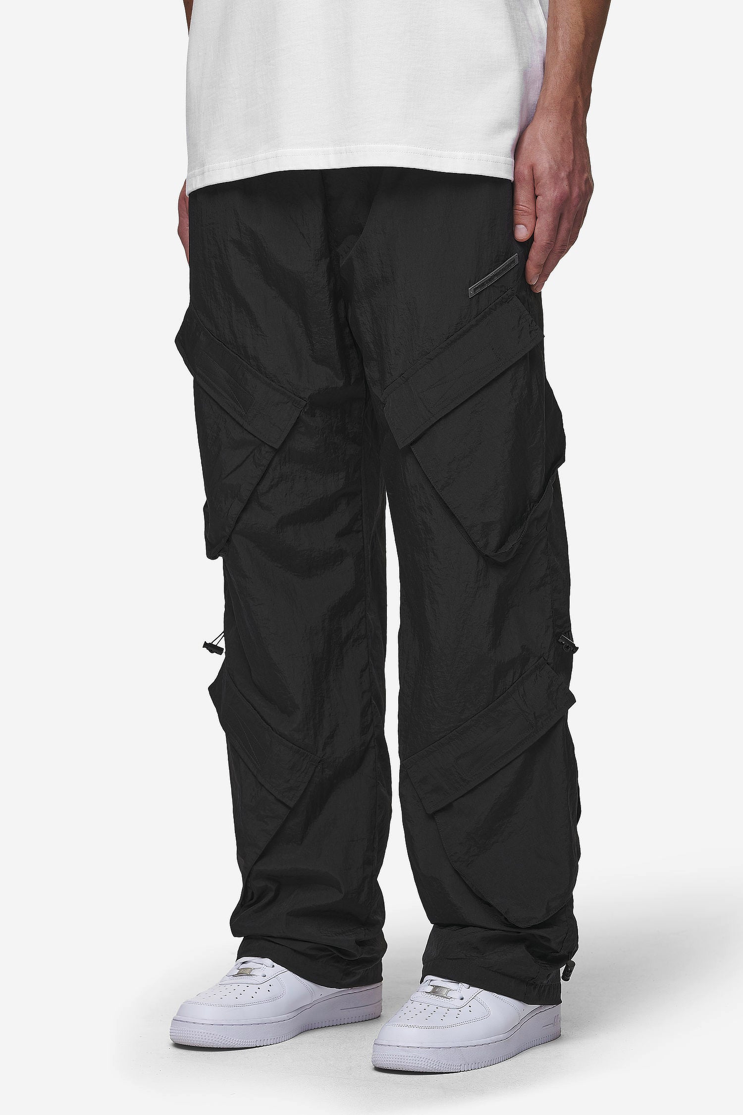 Pegador Varick Wide Tech Cargo Pants Black Seitenansicht aus der Most Alive Kollektion für Herren