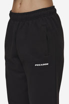 Pegador Villa High Waisted Sweat Pants Black White Gum Detailshot aus der Most Alive Kollektion für DaHerren