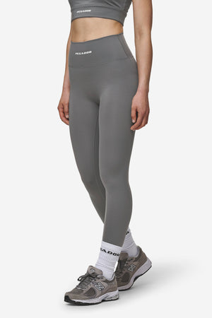 Pegador Leya Leggings Deep Grey White Hauptansicht aus der Most Alive Kollektion für DaHerren