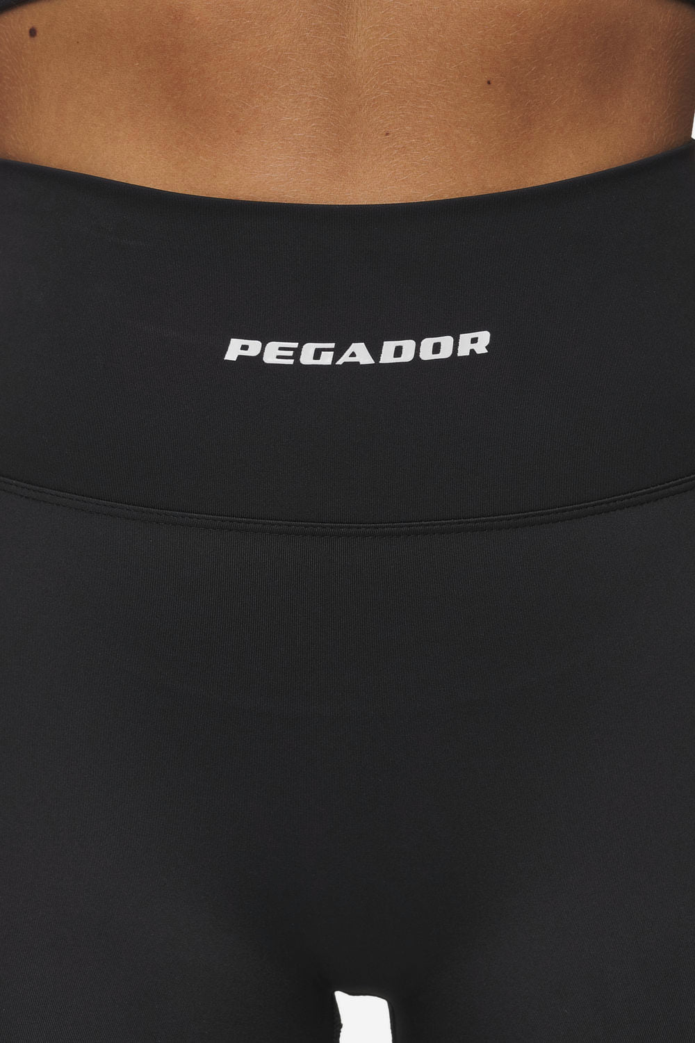 Pegador Leya Leggings Black White Detailshot aus der Most Alive Kollektion für DaHerren