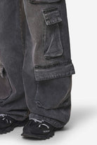 Pegador Leli High Waist Cargo Jeans Washed Deep Grey Detailshot aus der Most Alive Kollektion für DaHerren