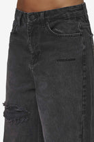 Pegador Mally Super Baggy Jeans Washed Deep Grey Detailshot aus der Most Alive Kollektion für DaHerren