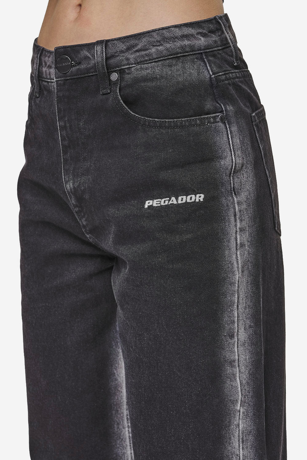 Pegador Gina Sprayed Wide Leg Jeans Washed Black White Detailshot aus der Most Alive Kollektion für DaHerren